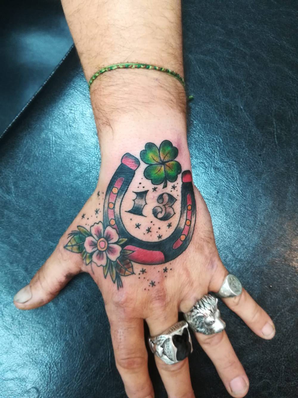 Tatouage main - Salon Valenciennes