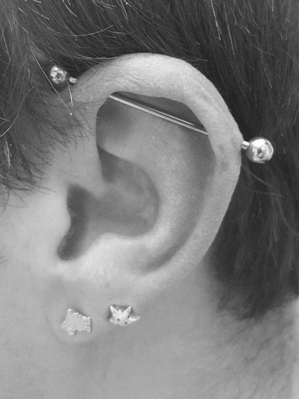 Piercing oreille - Relief tattoo